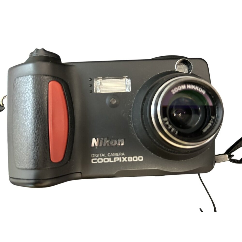 Nikon Coolpix 800‎ Digital Camera With LCD Screen & Strap